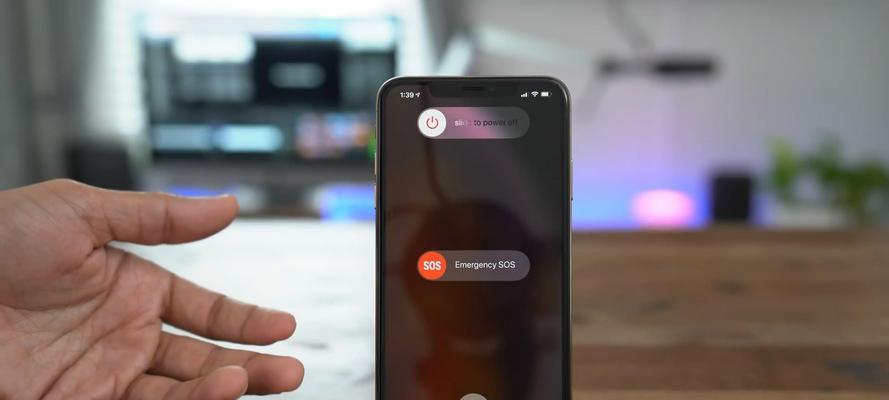 强制重启手机的方法（掌握手机故障处理小技巧，一招解决问题）