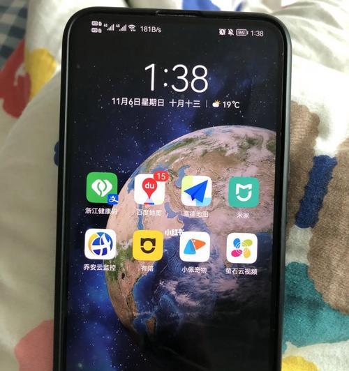 Phone8壁纸主题定制全攻略（如何将Phone8壁纸设置为主题）