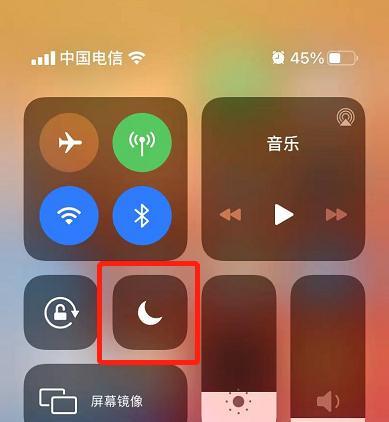 iPhone屏幕突然变暗是怎么回事（探究iPhone屏幕变暗的原因和解决方法）